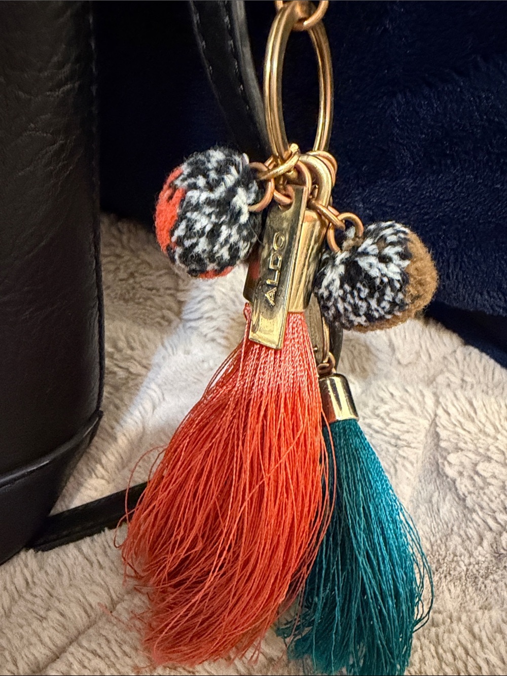 the classicAldo Derovina Crossbody Bag in black faux leather GUC +Aldo Charm - Picture 5 of 10